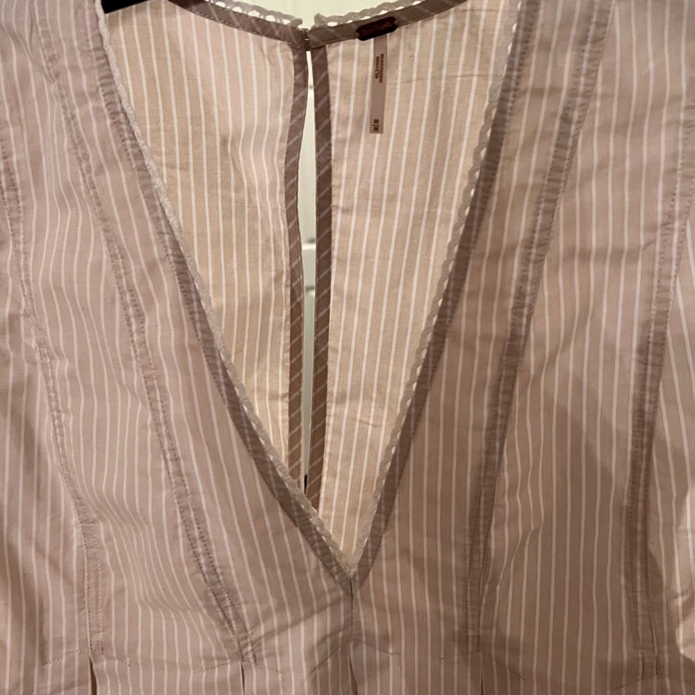 Free PEOPLE Feels Good pinstripe pattern. Deep V-neck. Size M - Picture 6 of 7